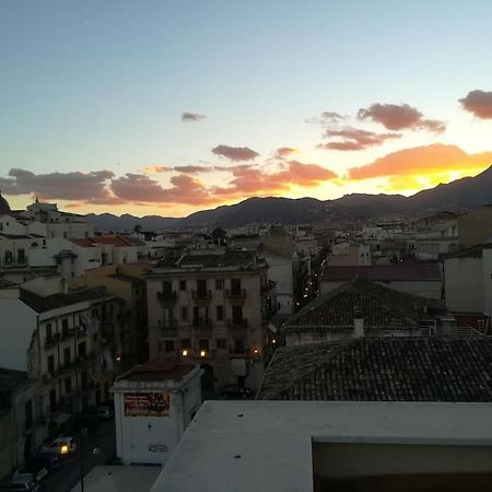 Apartamento A Terrace In The Heart Of Palermo Exterior foto