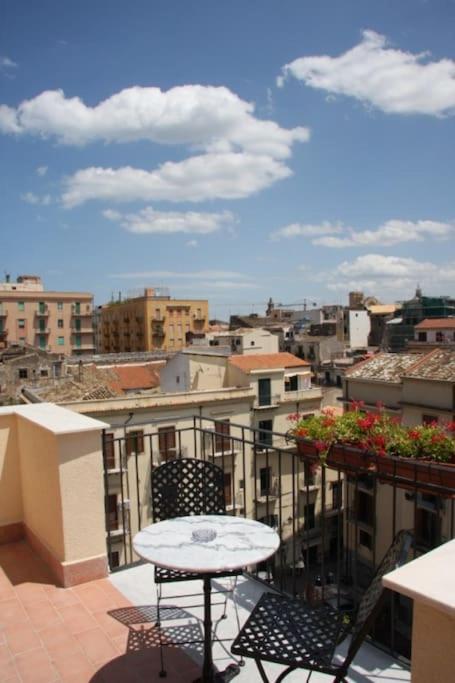 Apartamento A Terrace In The Heart Of Palermo Exterior foto